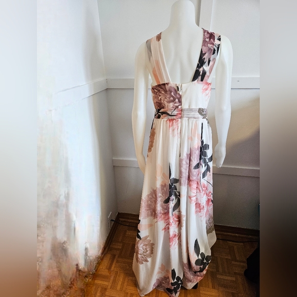 Floral Maxi Dress - Picture 2 of 9